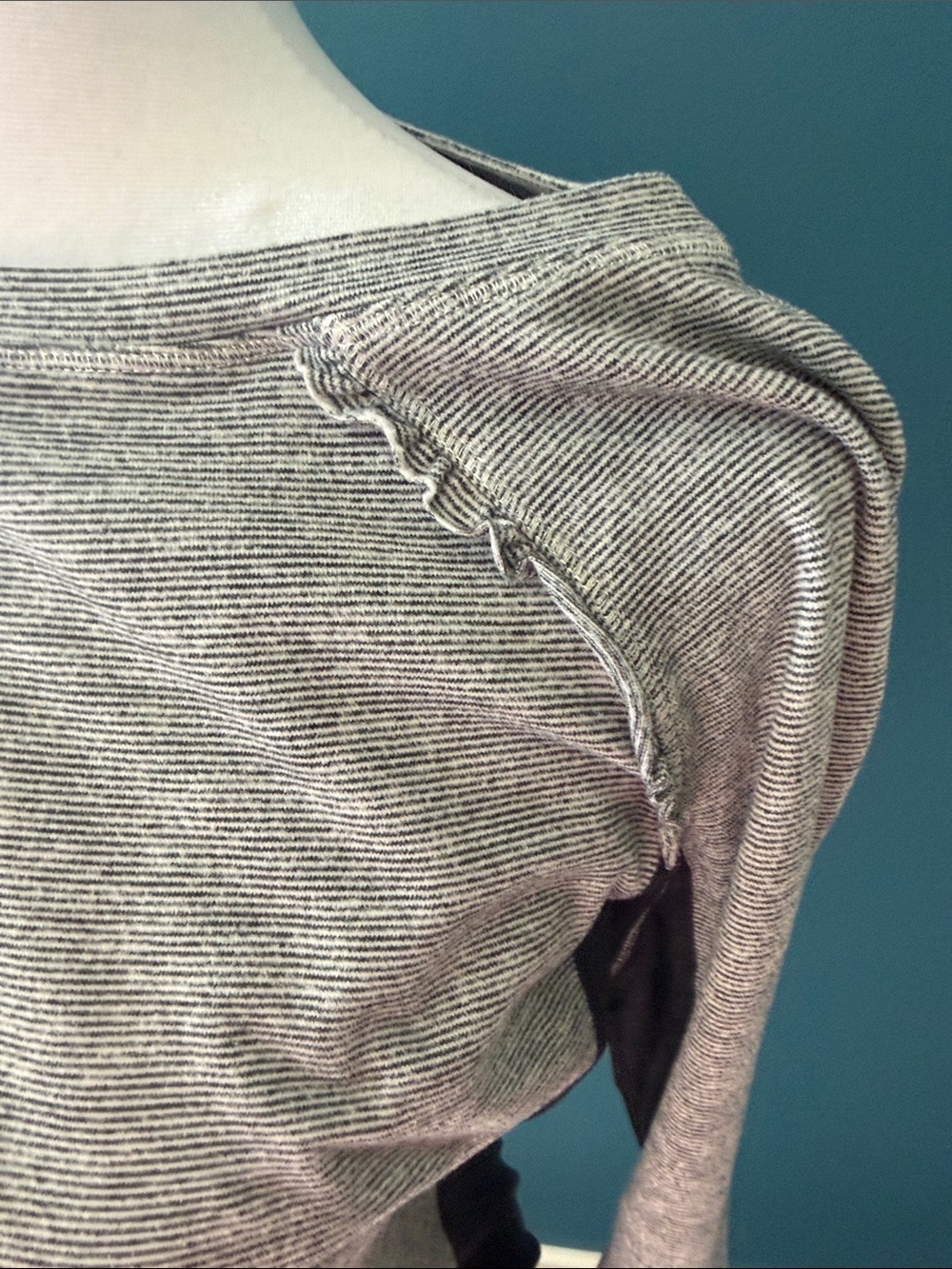 Lululemon Long Sleeve Athletic Top in Heather Gray with Black Panels - Picture 5 of 8